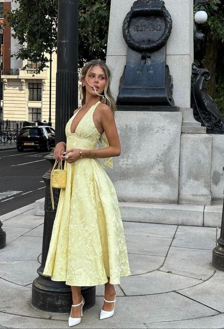 Niamh - Abito Senza Maniche Elegante Ricamato con Scollo a V Profondo