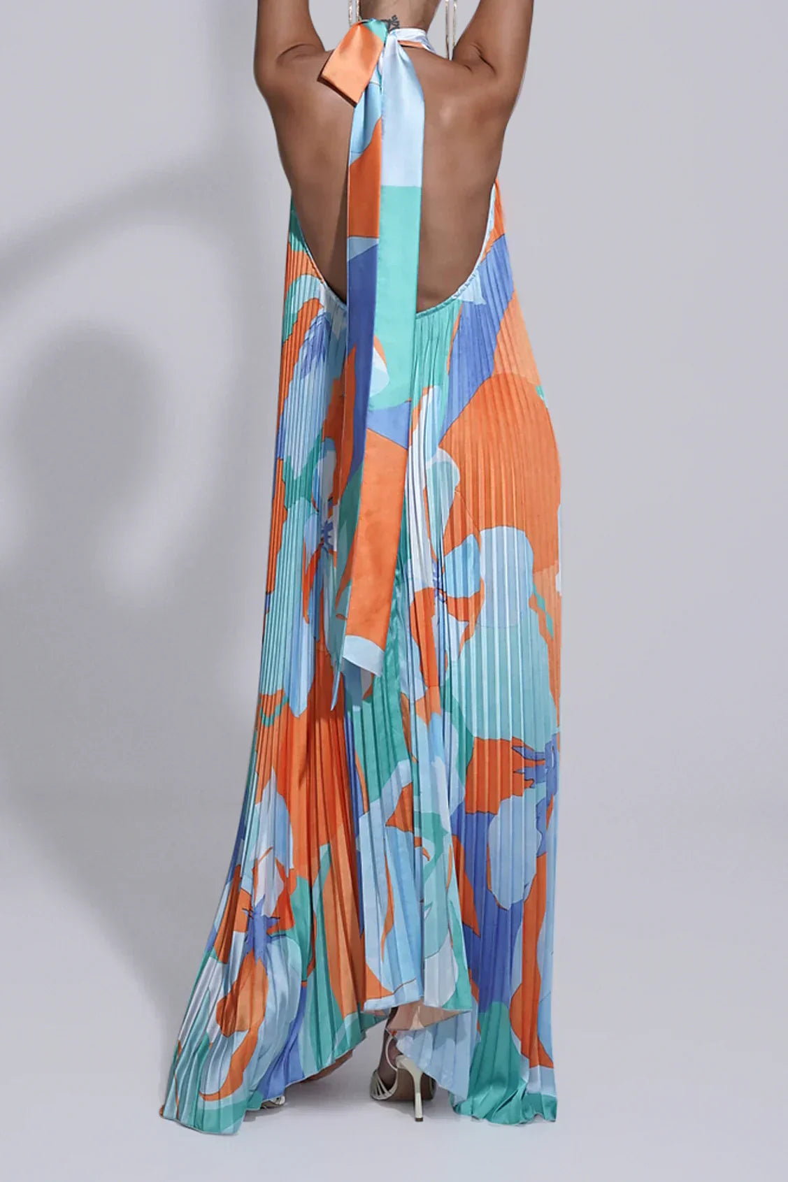 Isla – Elegante Abito Maxi Plissettato con Scollo Halter