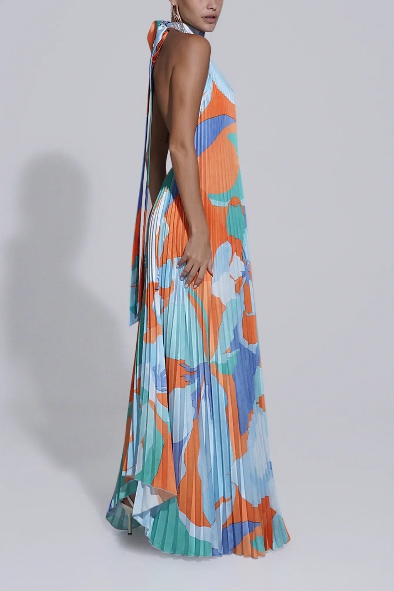 Isla – Elegante Abito Maxi Plissettato con Scollo Halter