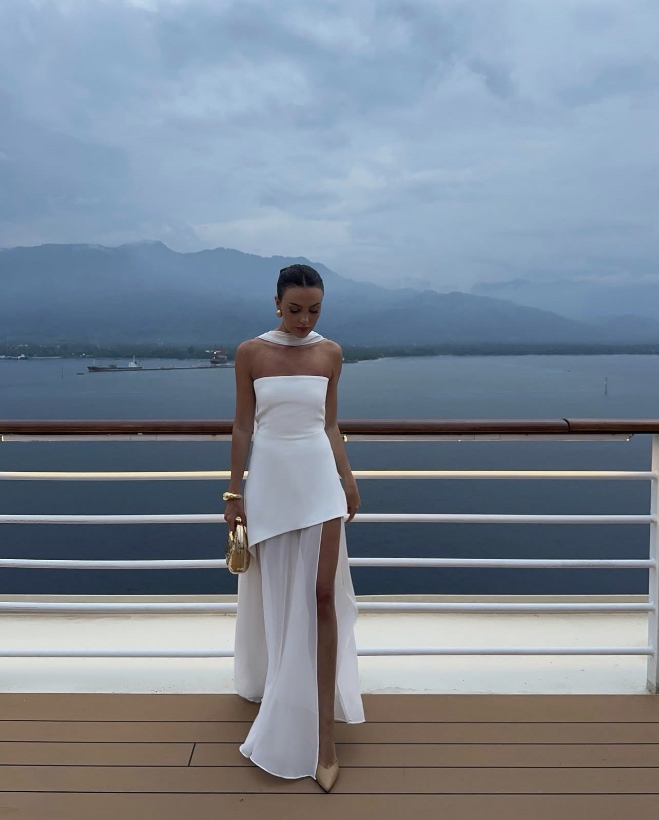 Ariadne - Abito Maxi Asimmetrico in Rete Patchwork senza Spalline