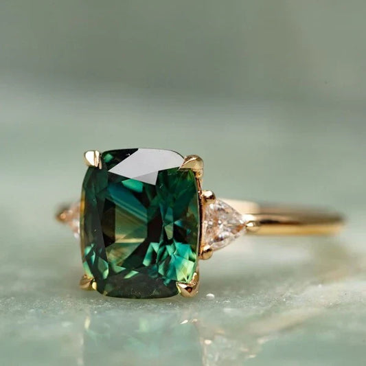 Anello in Oro con Gemma Verde Ispirato al Vintage
