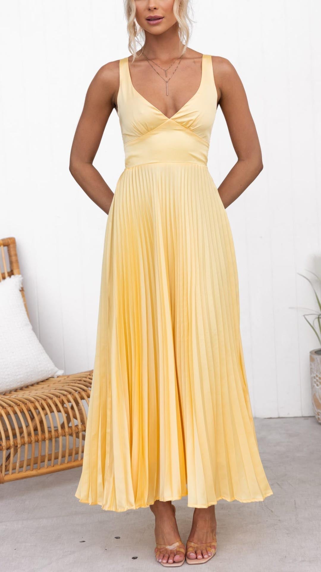Nayeli - Elegante Abito Maxi Plissettato con Scollatura a V