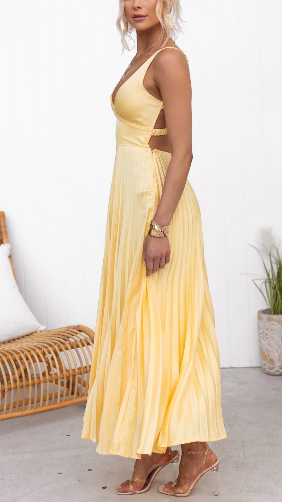 Nayeli - Elegante Abito Maxi Plissettato con Scollatura a V