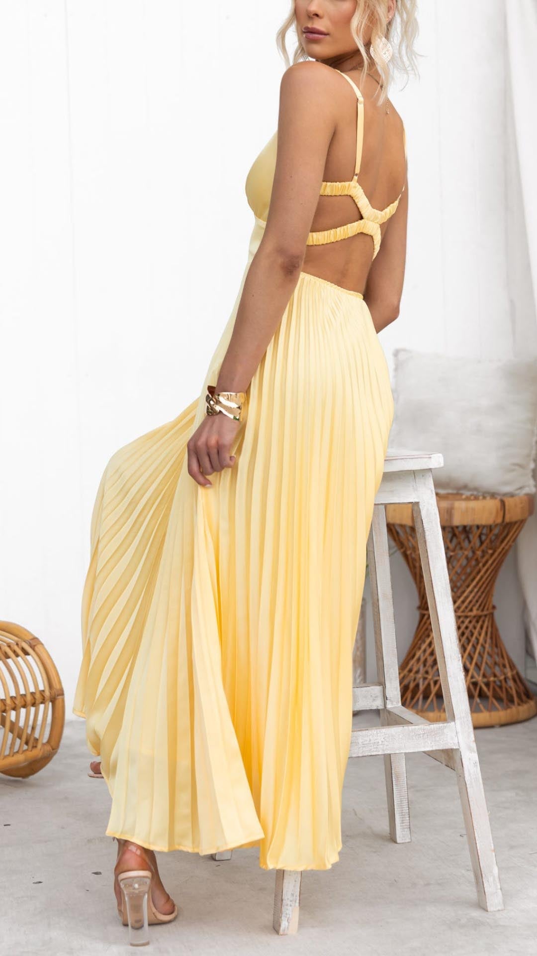 Nayeli - Elegante Abito Maxi Plissettato con Scollatura a V