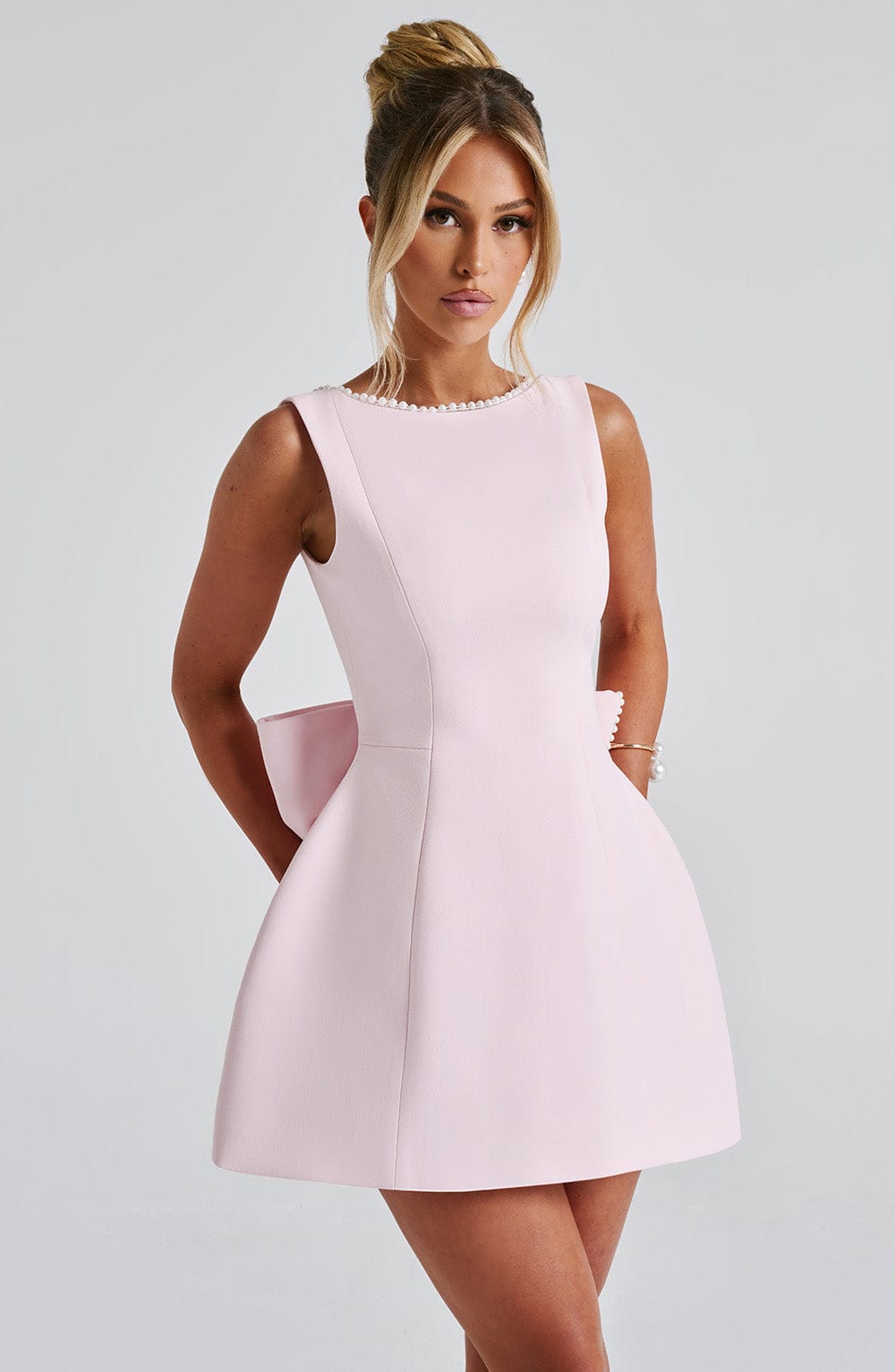 Elle™ | Mini Abito con Fiocco in Perle