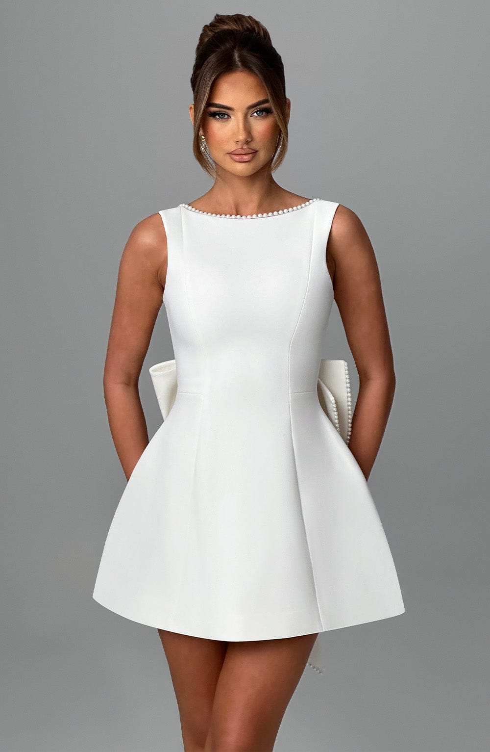 Elle™ | Mini Abito con Fiocco in Perle