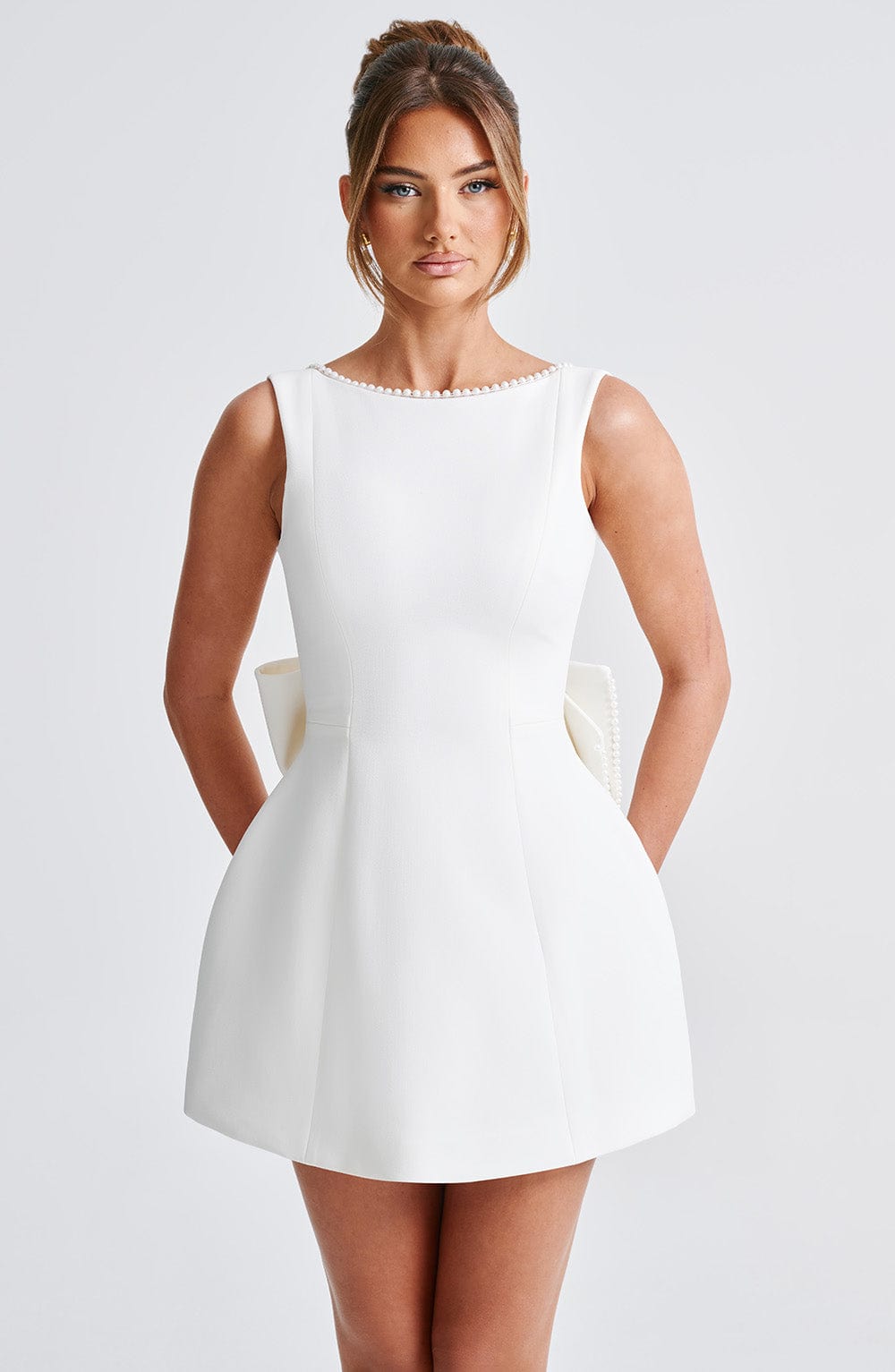 Elle™ | Mini Abito con Fiocco in Perle
