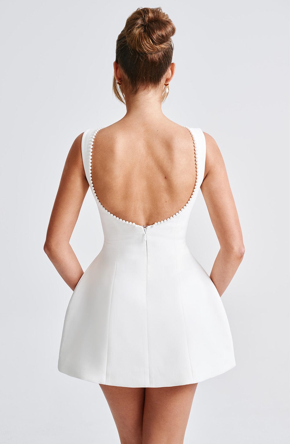 Elle™ | Mini Abito con Fiocco in Perle