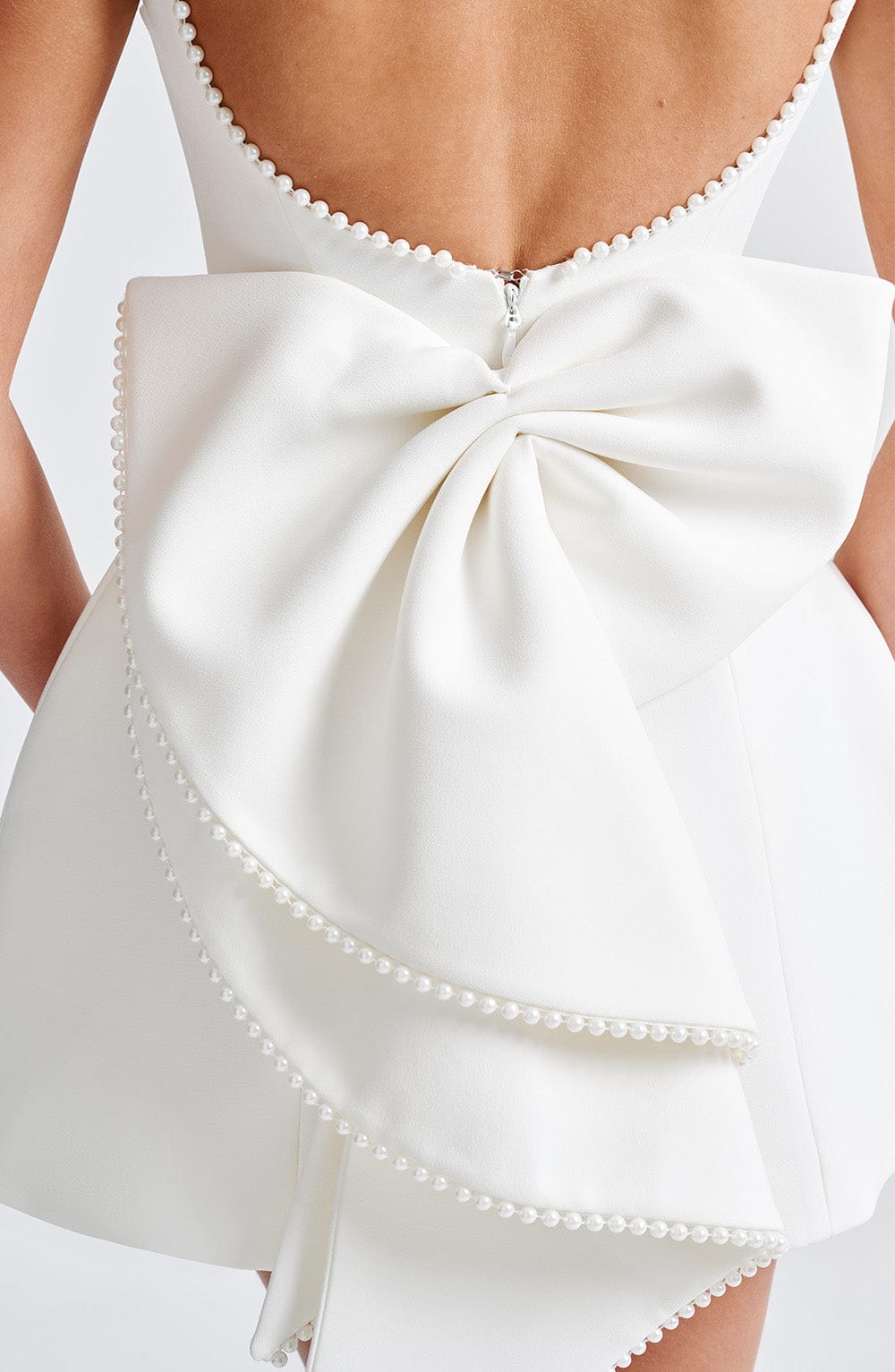 Elle™ | Mini Abito con Fiocco in Perle